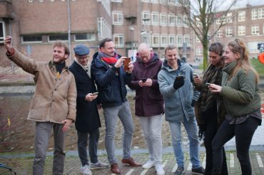 Smartphoneverslaafde Kamerleden: FractieVanAandacht.nl